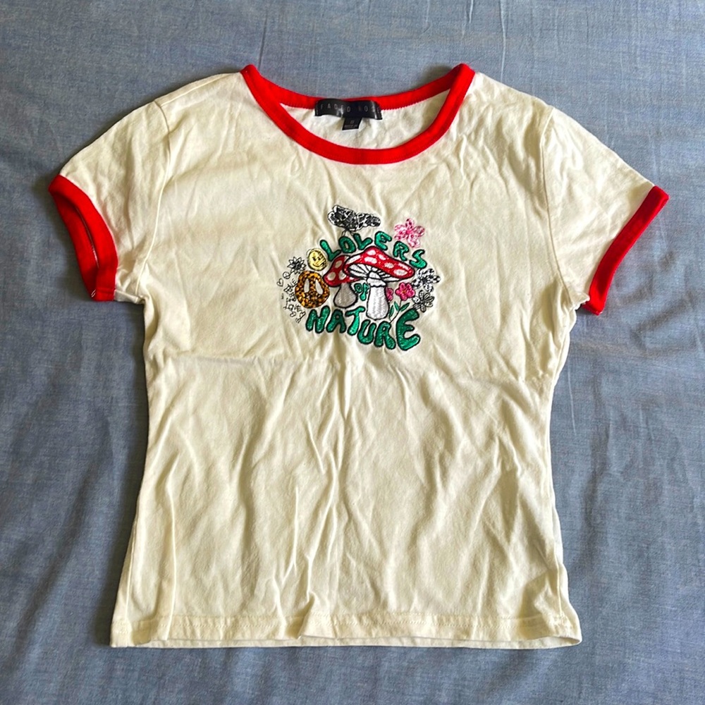 RED AND WHITE CREAM MUSHROOM TOP